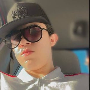 Meet your Posher, Cesar